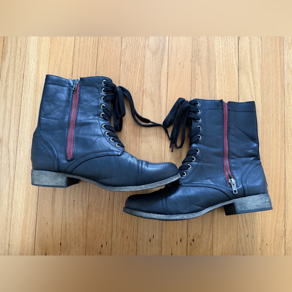 MIA Women’s Size 10 Red Zipper Lace Up Heeled Combat Boots Black EUC vegan punk